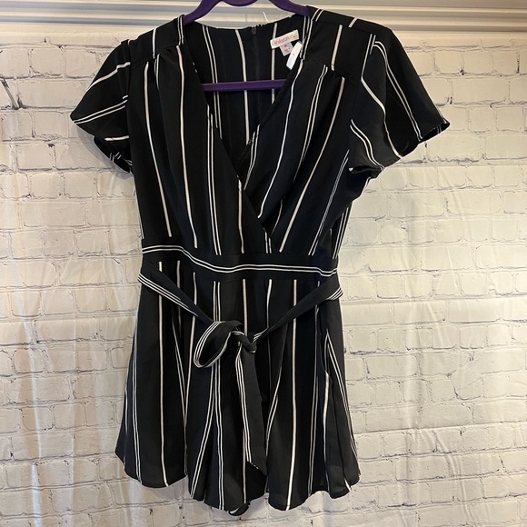 Xhilaration Size Medium Black & White Striped - Picture 4 of 15